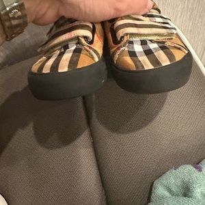 Biys burberry sneakers 9.5